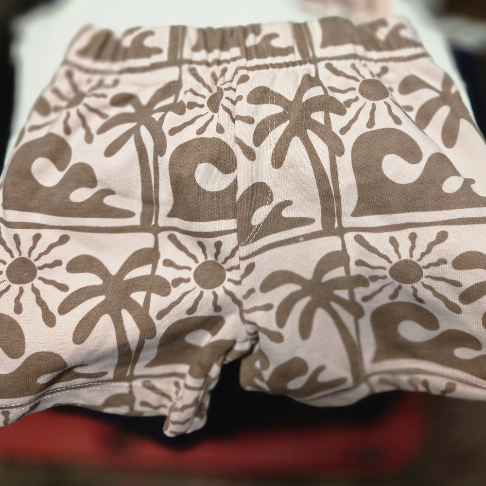 Grayson Mini 3T Two-Piece Set – Cream Short-Sleeve Hoodie & Pink Palm Tree Print - Picture 3 of 7